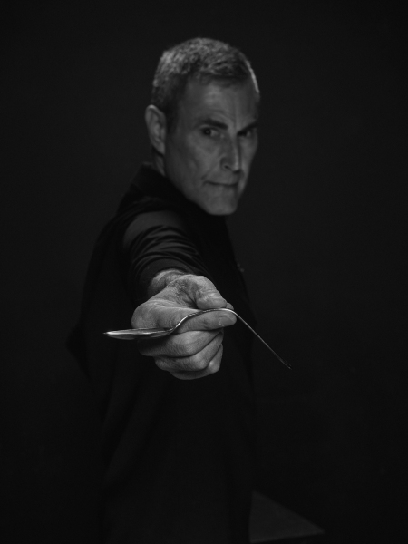 Uri Geller, by Ofer Amir. Edited by Kasimir Häiväoja, FLC Helsinki.