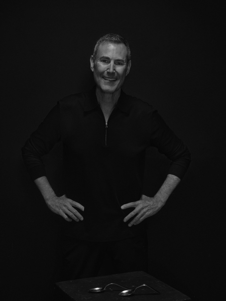 Uri Geller, by Ofer Amir. Edited by Kasimir Häiväoja, FLC Helsinki.