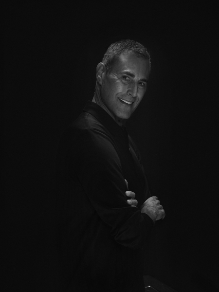 Uri Geller, by Ofer Amir. Edited by Kasimir Häiväoja, FLC Helsinki.