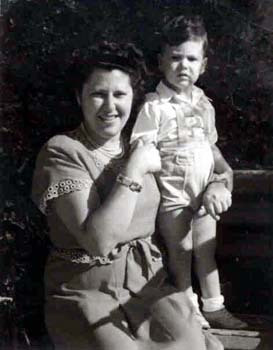 Uri Geller with his mum age 4