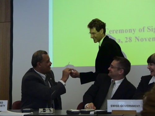 Geneva, Switzerland 2005. Uri is handing a bent spoon to Younis Al-Khatib, President Palestine Red Crescent Society.