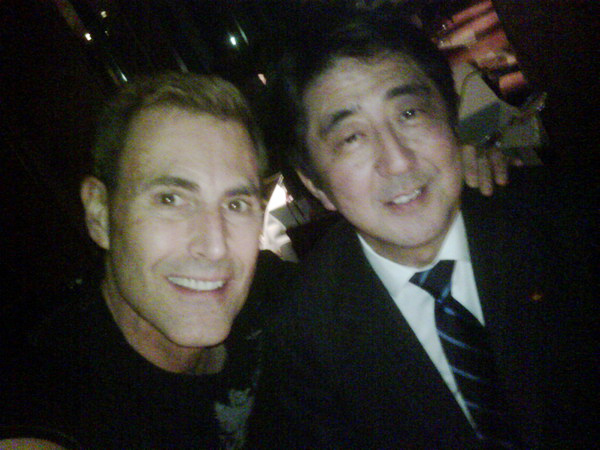 Shinzo Abe Uri Geller Selfie