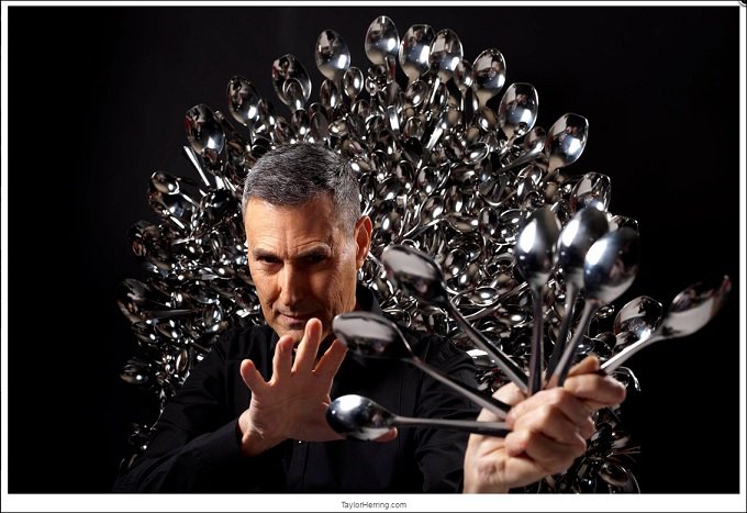 画像は「UriGeller.com」より引用